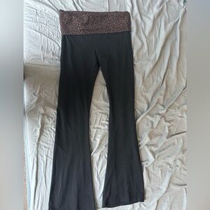 PINK Black Flared Yoga Pants with Leopard Waistband